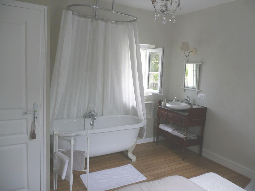 Les Lilas De Bellefontaine Bayeux Zimmer foto